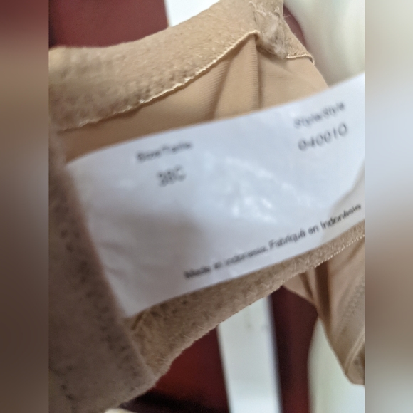 Woman's Bra - Picture 2 of 3